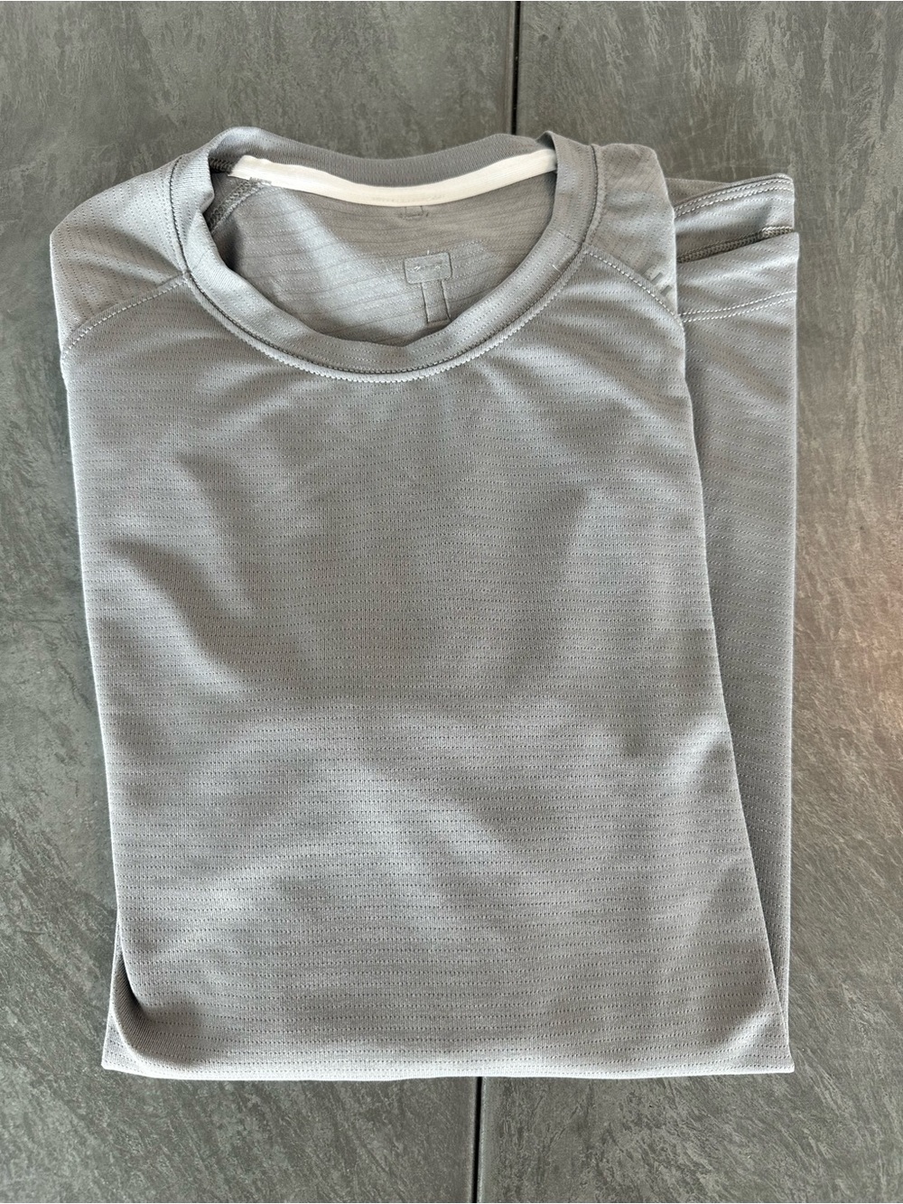 Men's Lululemon Lightweight Quick Dry Crew Neck Shirt - Gray